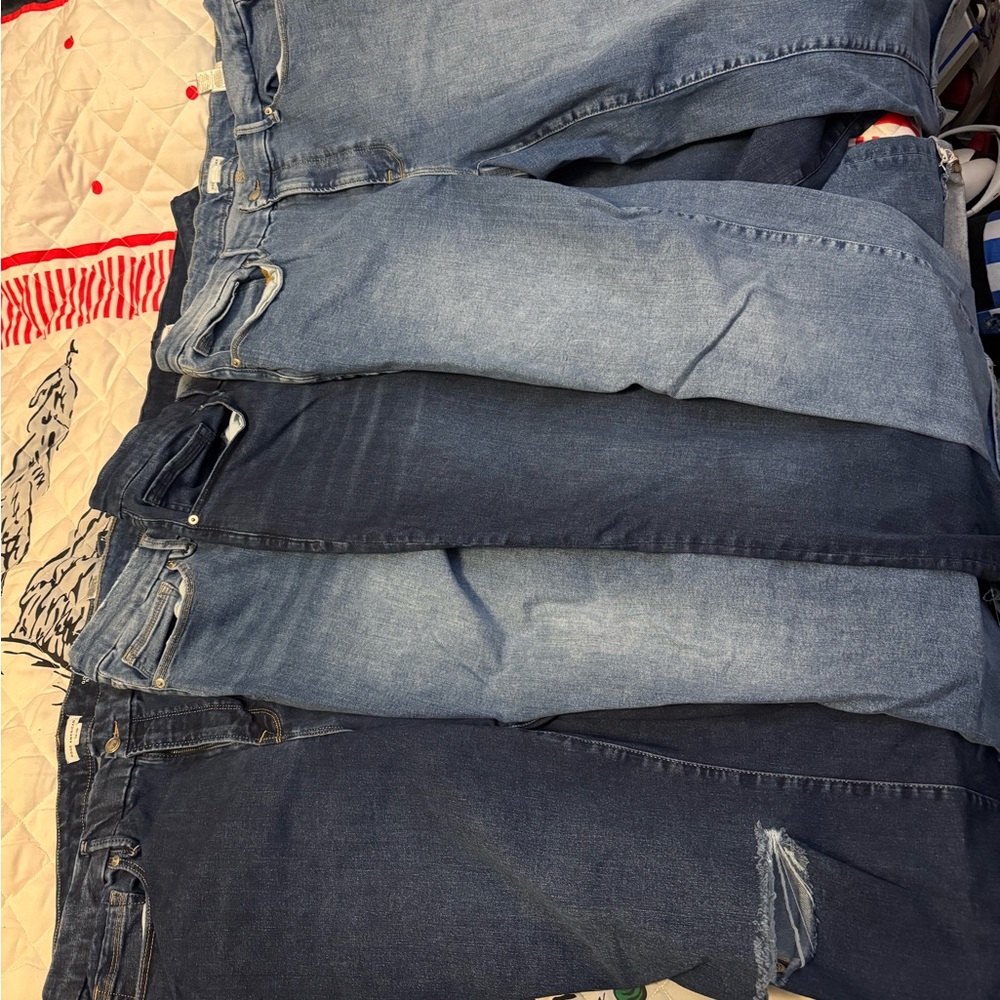 Four pair collection of Good American jeans, fits everyone sizes 14-18